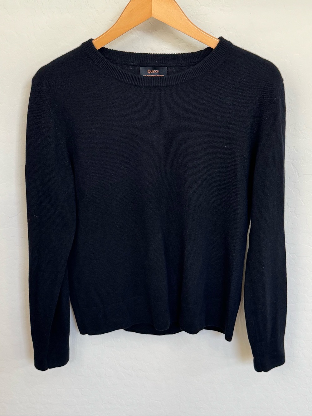 Quince 100% Mongolian Cashmere Crewneck Sweater Black Classic Minimalist Medium